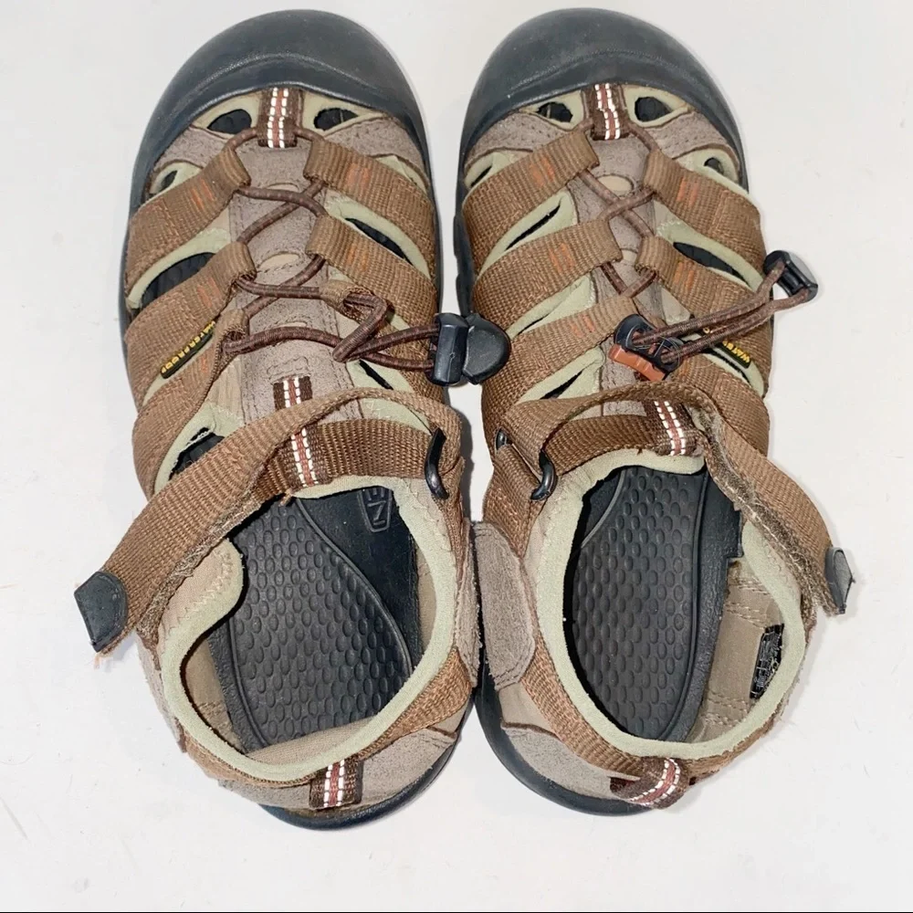 KEEN Youth Size 4 NEWPORT H2 Water sandals Copper Brown Waterproof Gorpcore